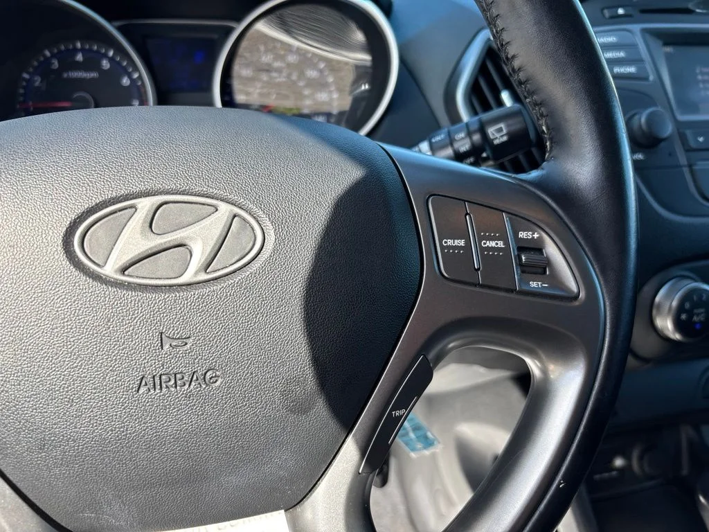 Used 2015 Gray Hyundai SE image 17