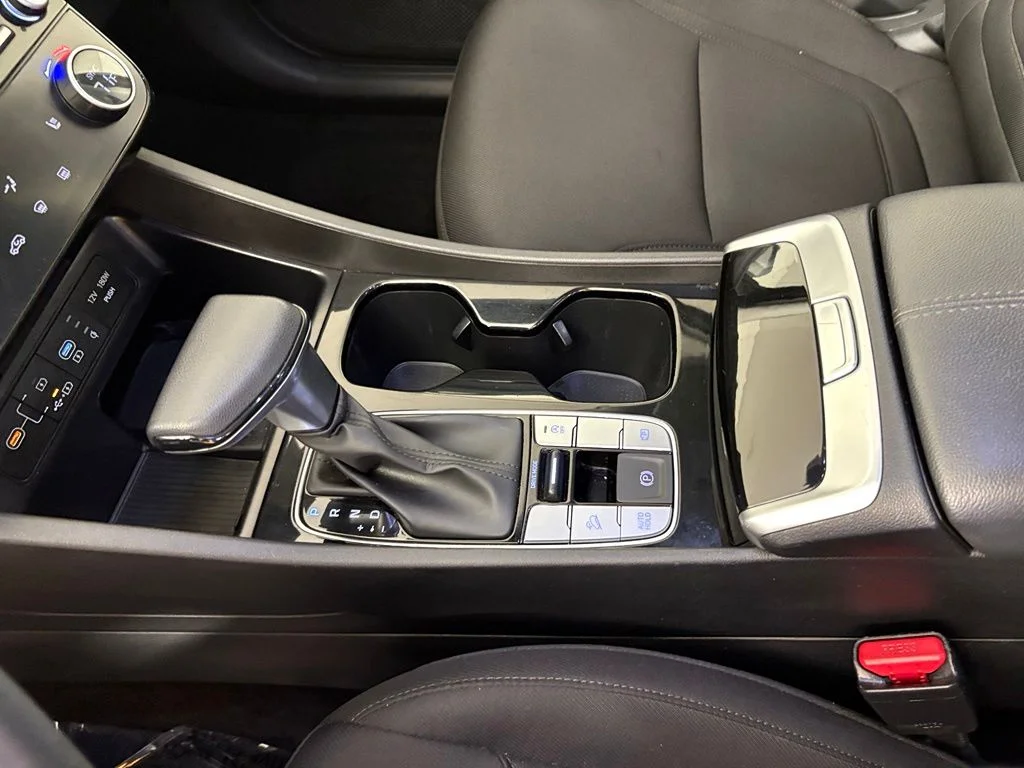 Used 2025 Red Hyundai SEL image 31