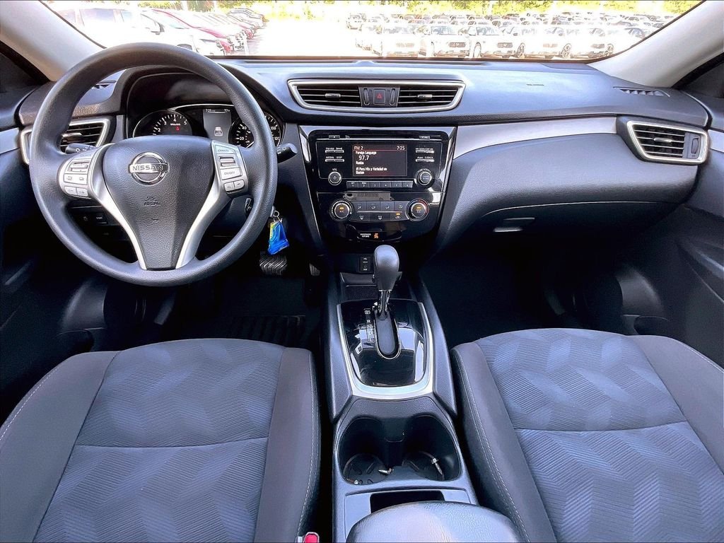 Used 2015 Glacier White Nissan S image 21