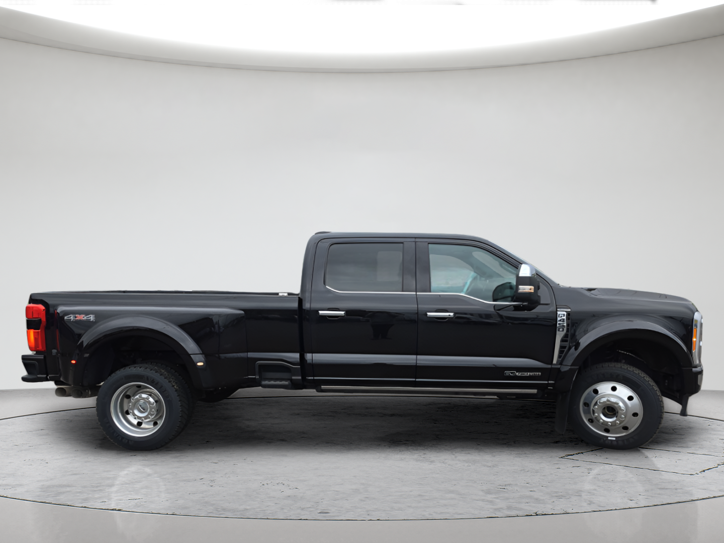 Used 2023 Agate Black Metallic Ford Platinum image 7