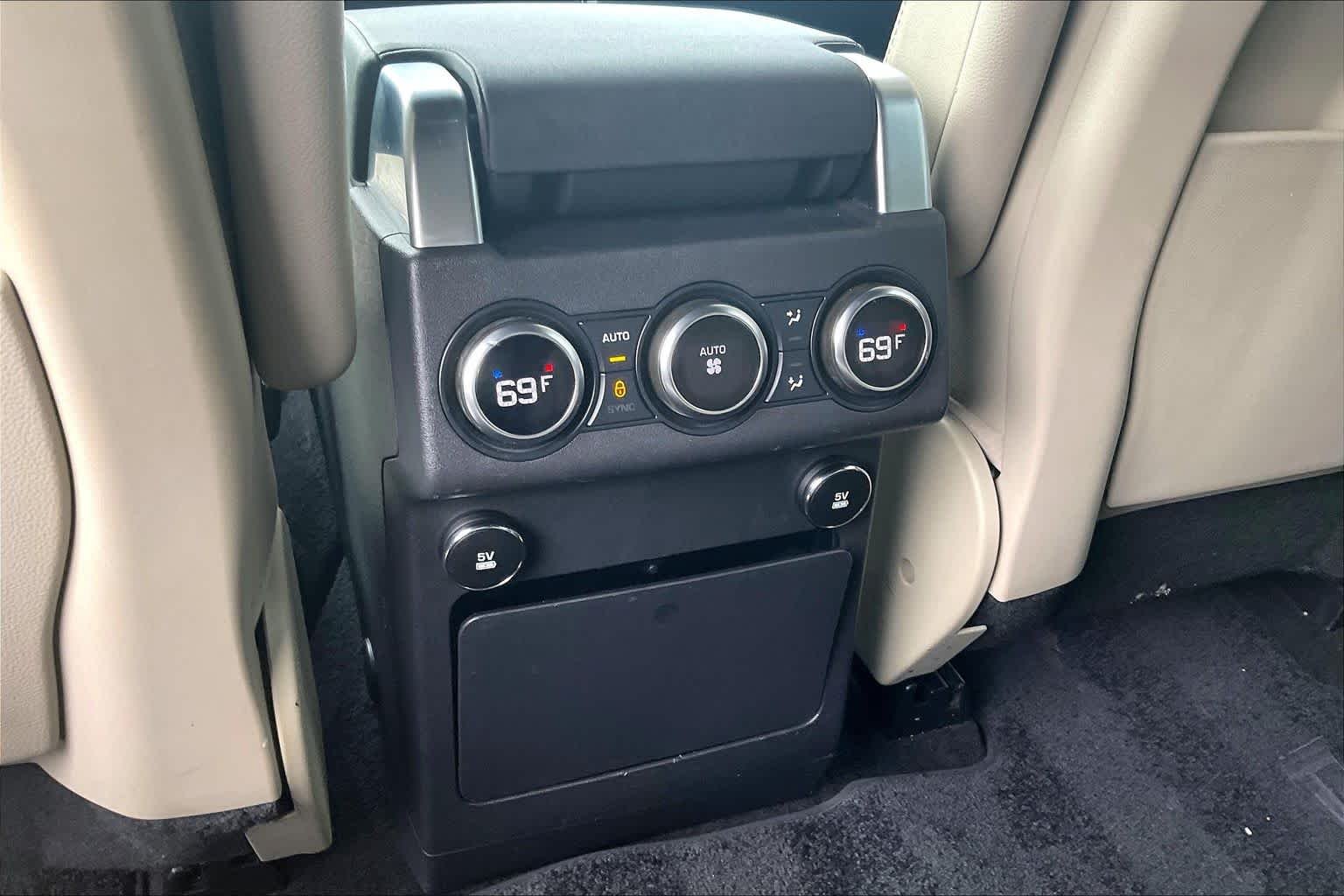 Used 2019 Fuji White Land Rover SE image 35