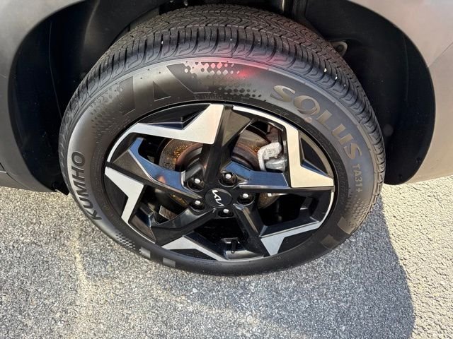 Used 2024 Black Kia EX image 5