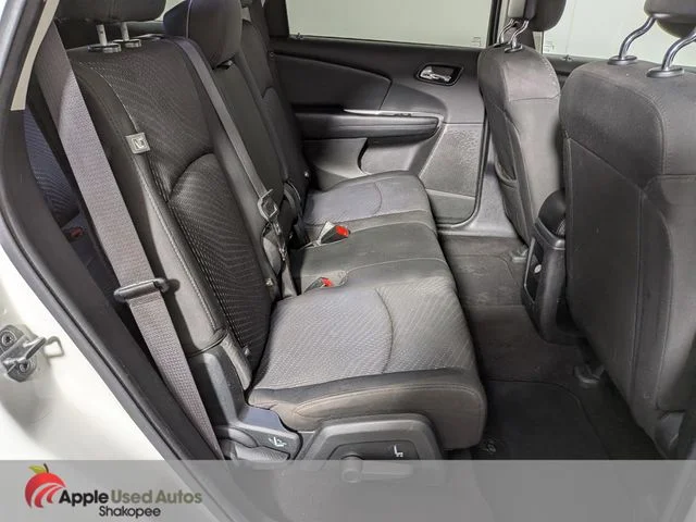 Used 2016 White Dodge Crossroad image 41