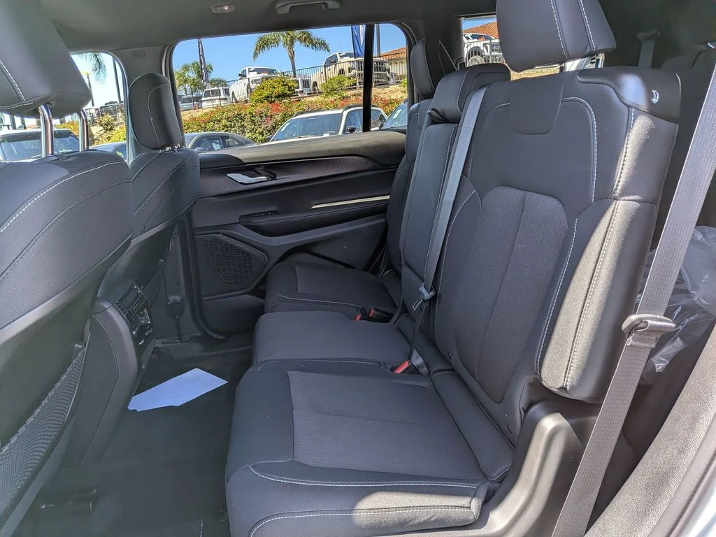 New 2026 Bright White Clear-Coat Exterior Paint Jeep Laredo image 22