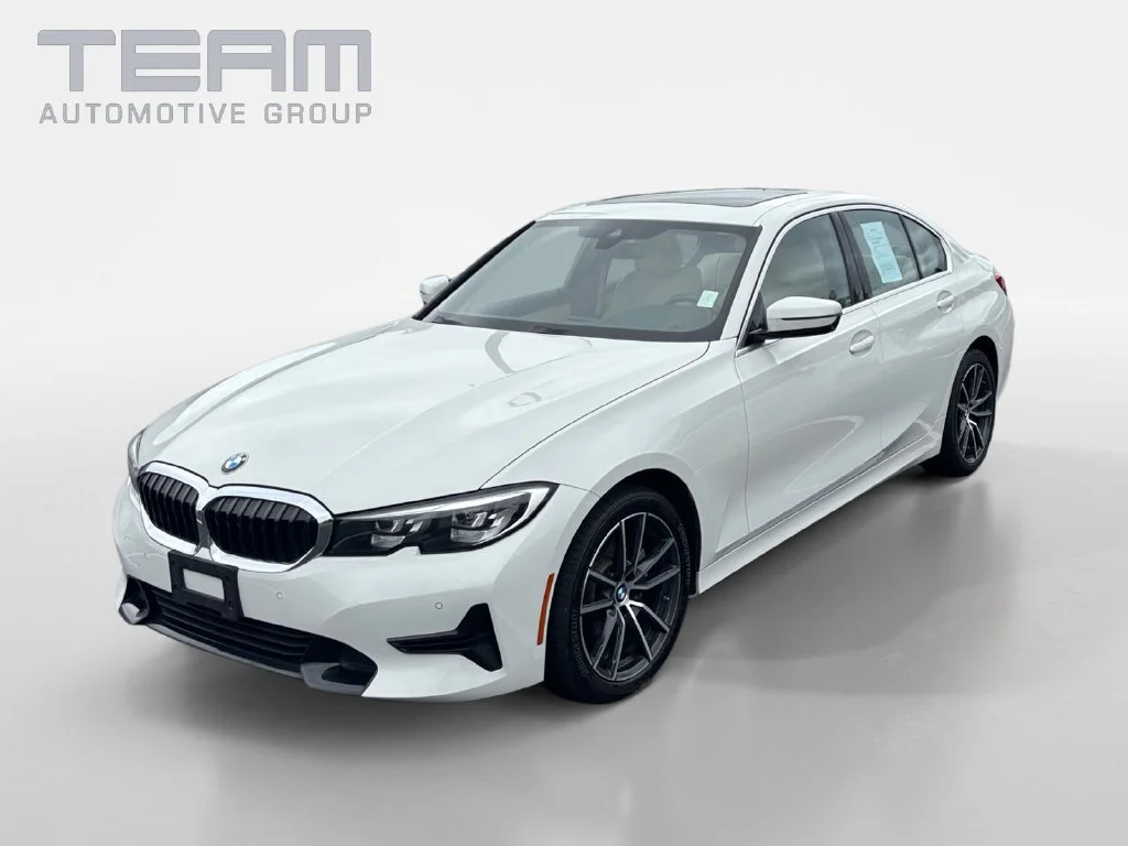 Used 2019 White BMW 330i xDrive image 3