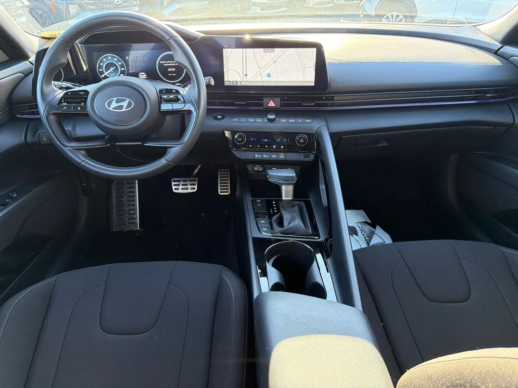 Used 2025 Gray Hyundai SEL Sport image 22