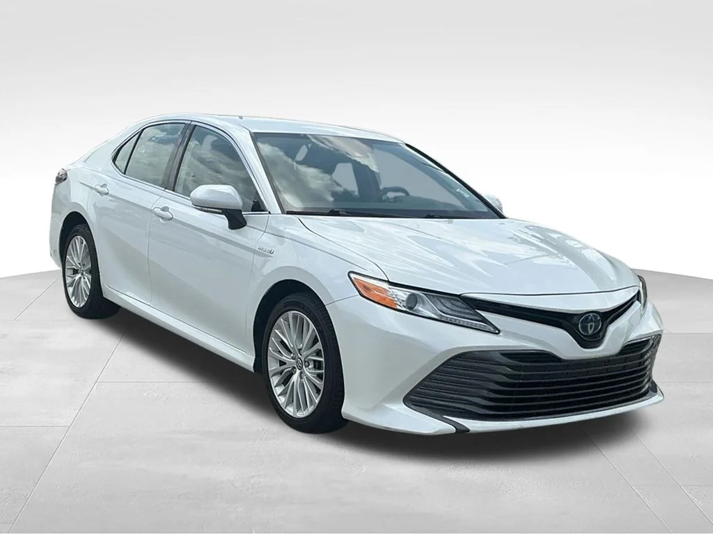 Used 2020 Beige Toyota XLE image 17