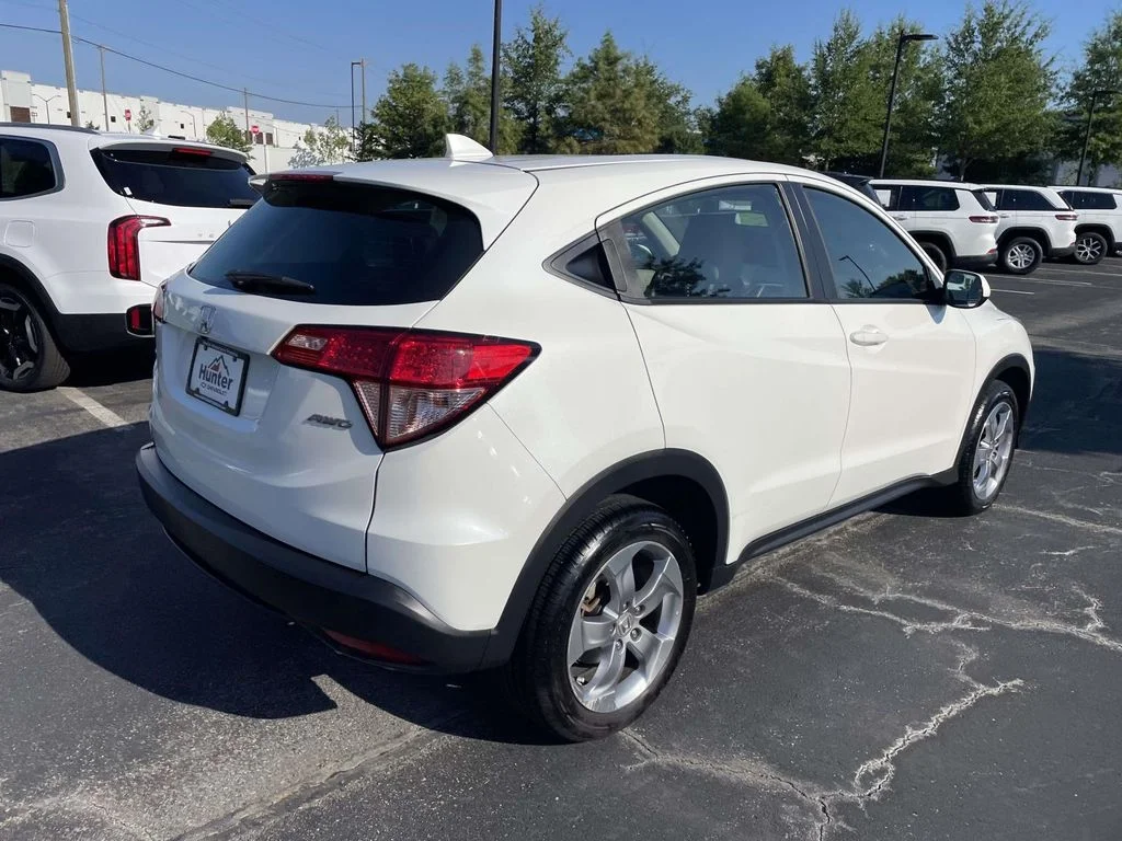 Used 2018 White Honda LX image 6