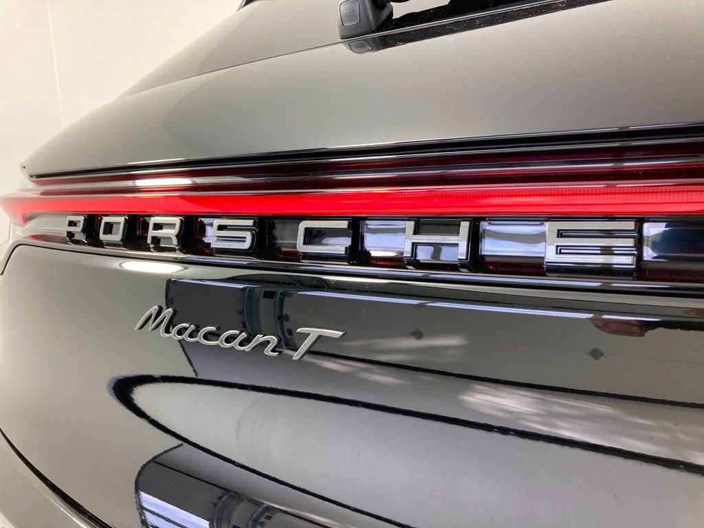 2026 Porsche Macan T - Photo 32