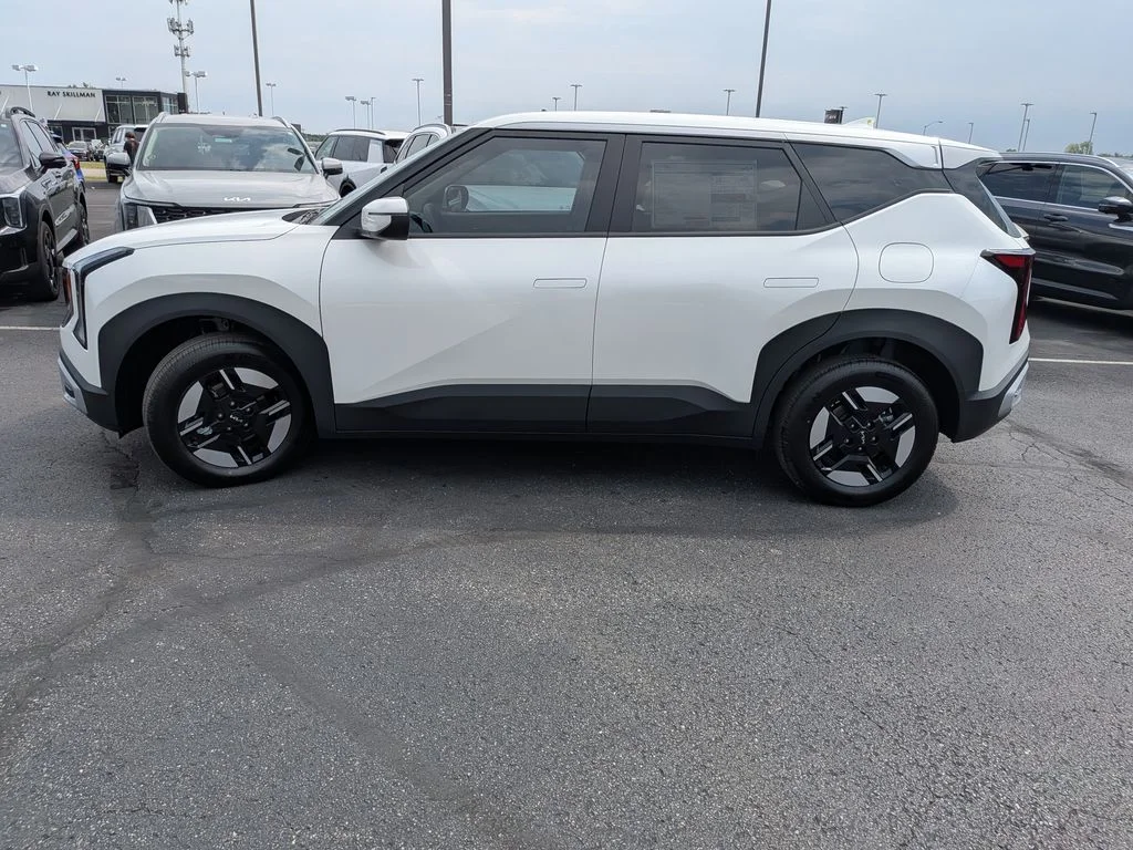 New 2027 Snow White Pearl Kia LX image 31