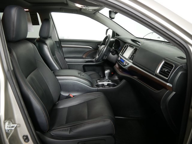 Used 2015 Creme Brulee Mica Toyota Limited image 18