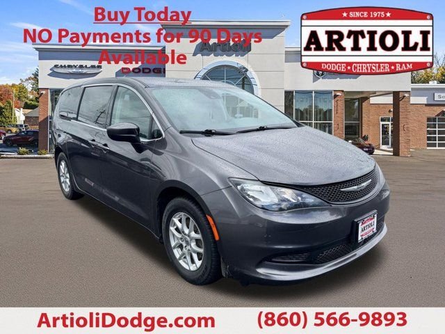 2022 Chrysler Voyager LX's photo