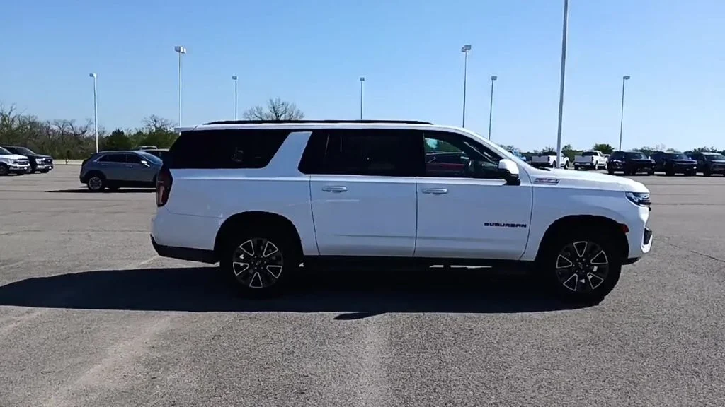 Used 2024 White Chevrolet Z71 image 9