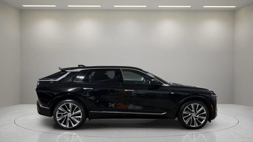 Used 2024 Cadillac LYRIQ Luxury 3 with VIN 1GYKPSRL9RZ140273 for sale in Waukesha, WI