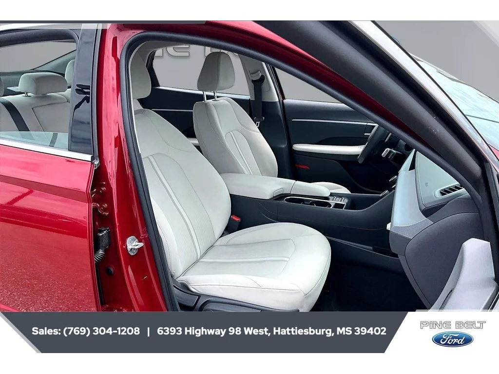 Used 2025 Ultimate red Hyundai SEL image 6