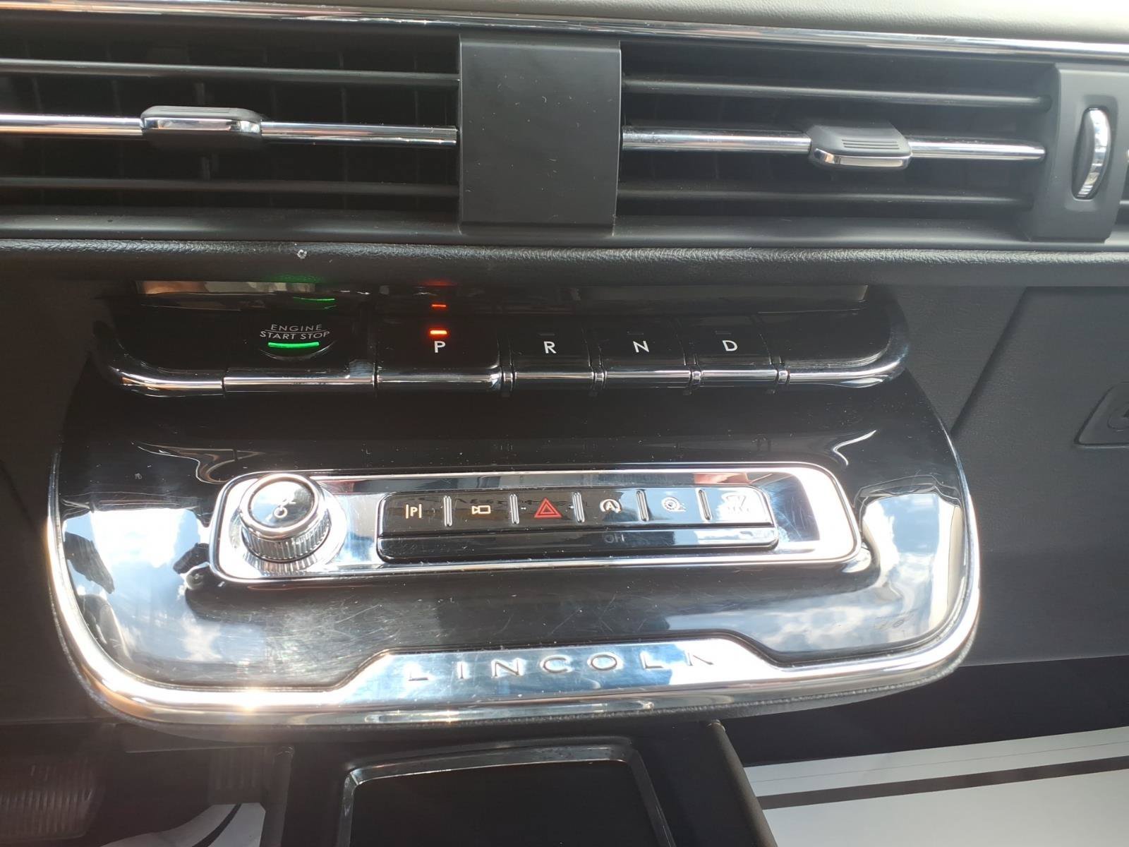 Used 2025 Crystal White Metallic Clearcoat Lincoln Premiere image 21