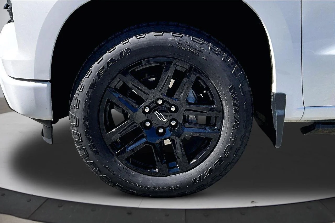 Used 2023 White Chevrolet RST image 33