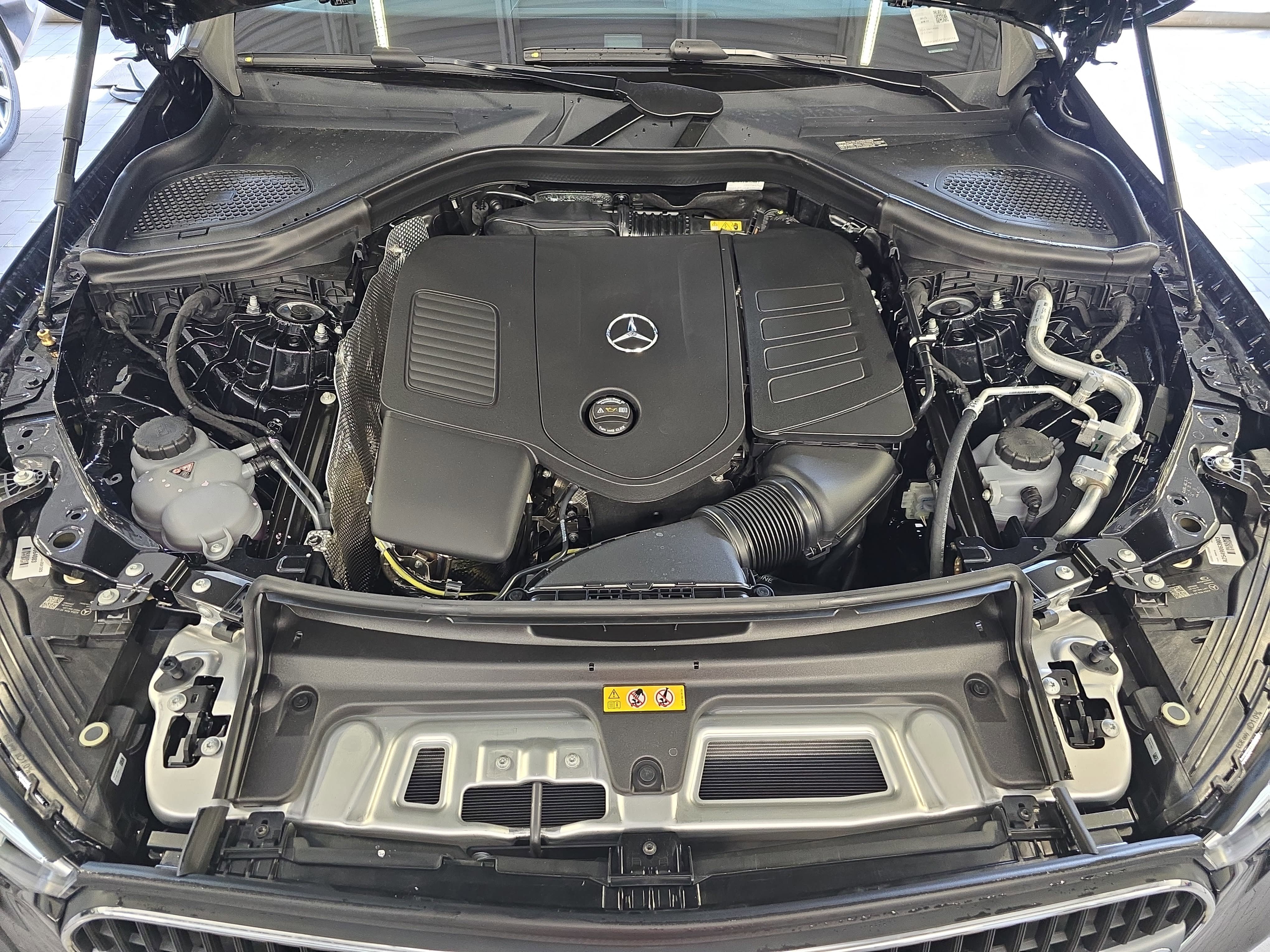 New 2026 Obsidian Black Metallic Mercedes-Benz GLC300 image 32