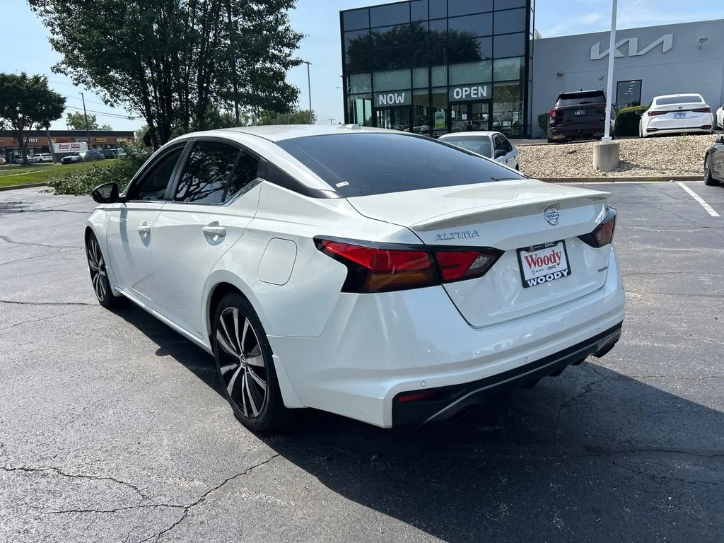 2021 Nissan Altima SR - Photo 10