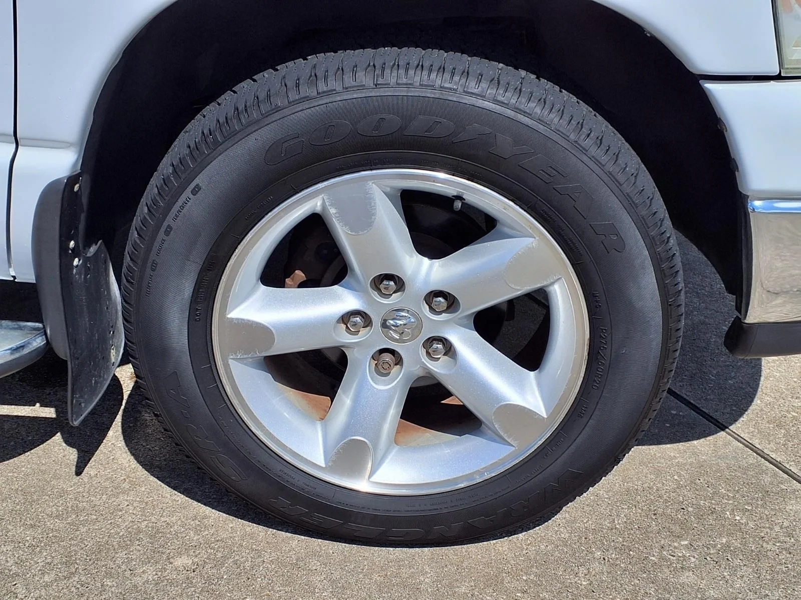 Used 2007 White Dodge SLT image 9