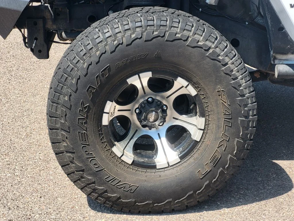Used 2017 Bright White Clearcoat Jeep Unlimited Rubicon image 9