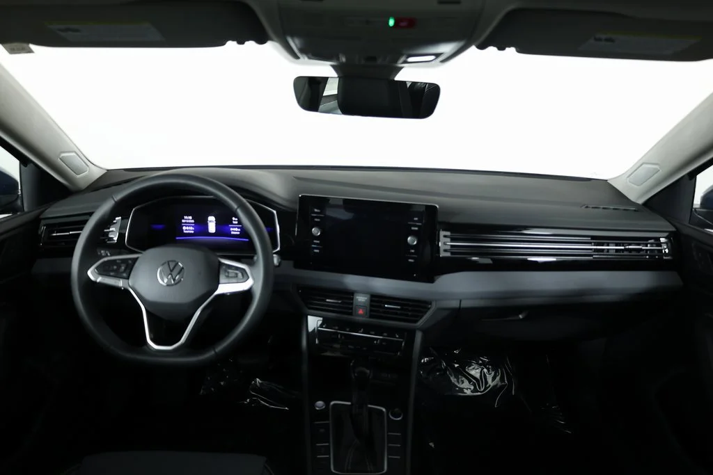 2025 Volkswagen Jetta SE - Photo 8