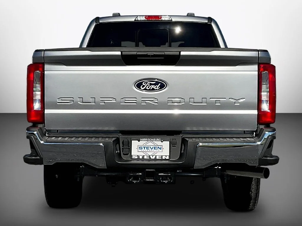New 2027 Iconic Silver Metallic Ford F-250® XLT image 4