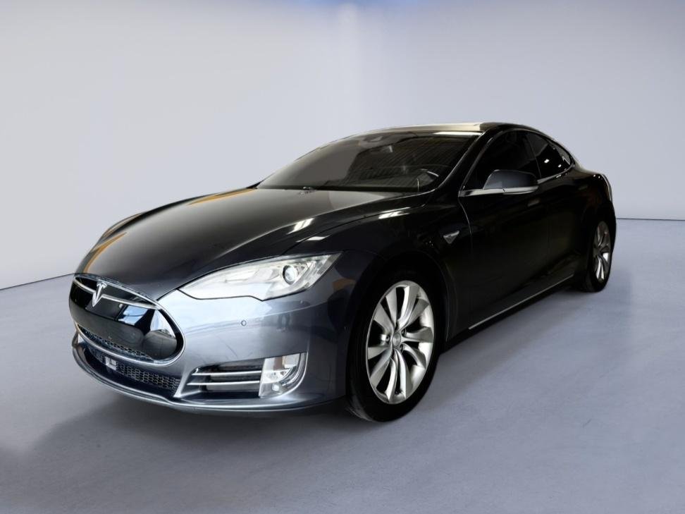 Used 2015 Gray Metallic Tesla 85D image 1