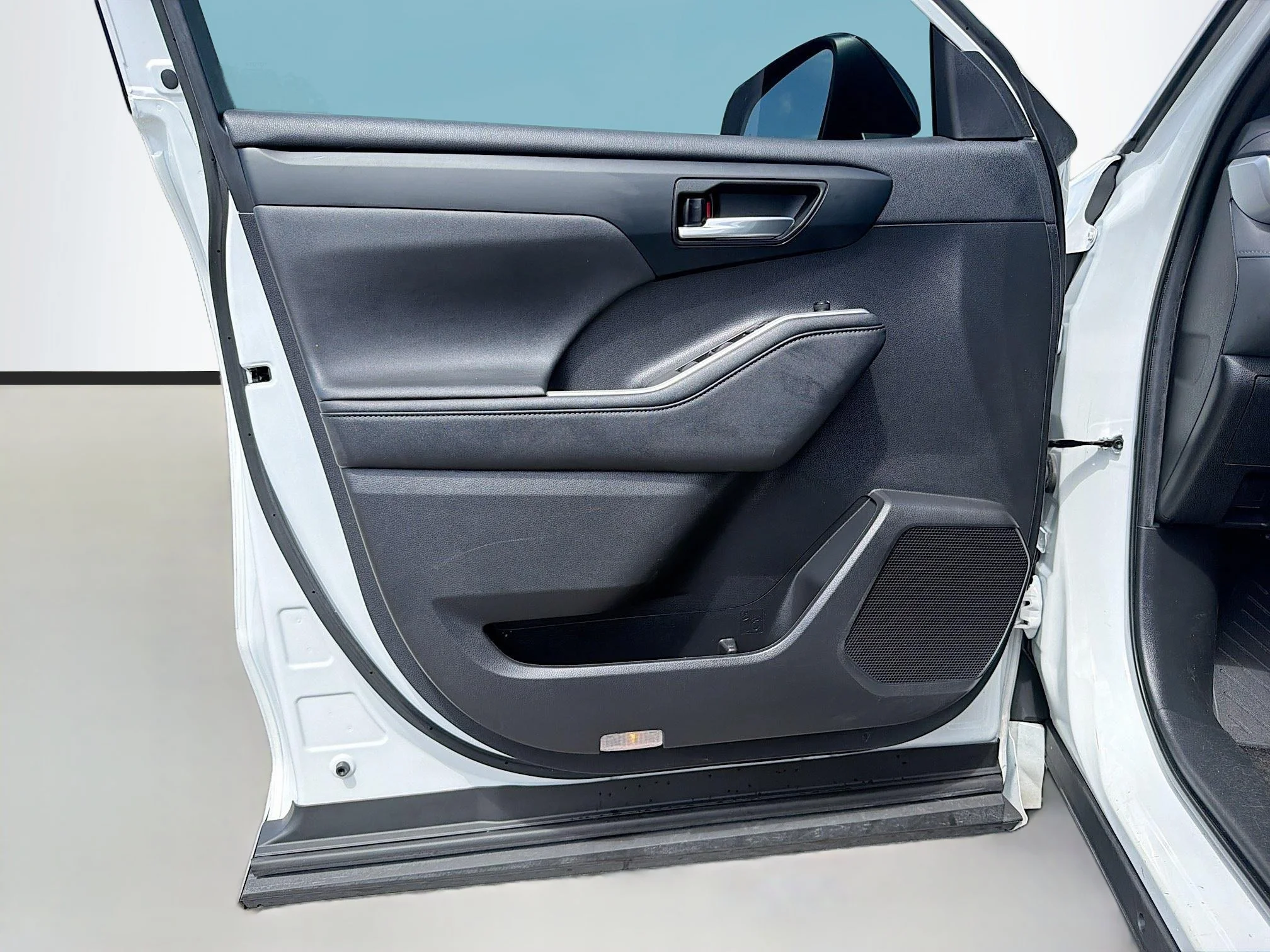 Used 2023 Pearl Toyota XSE image 23