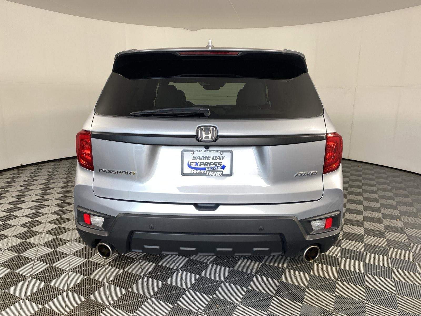 Used 2023 Lunar Silver Metallic Honda EX-L image 6