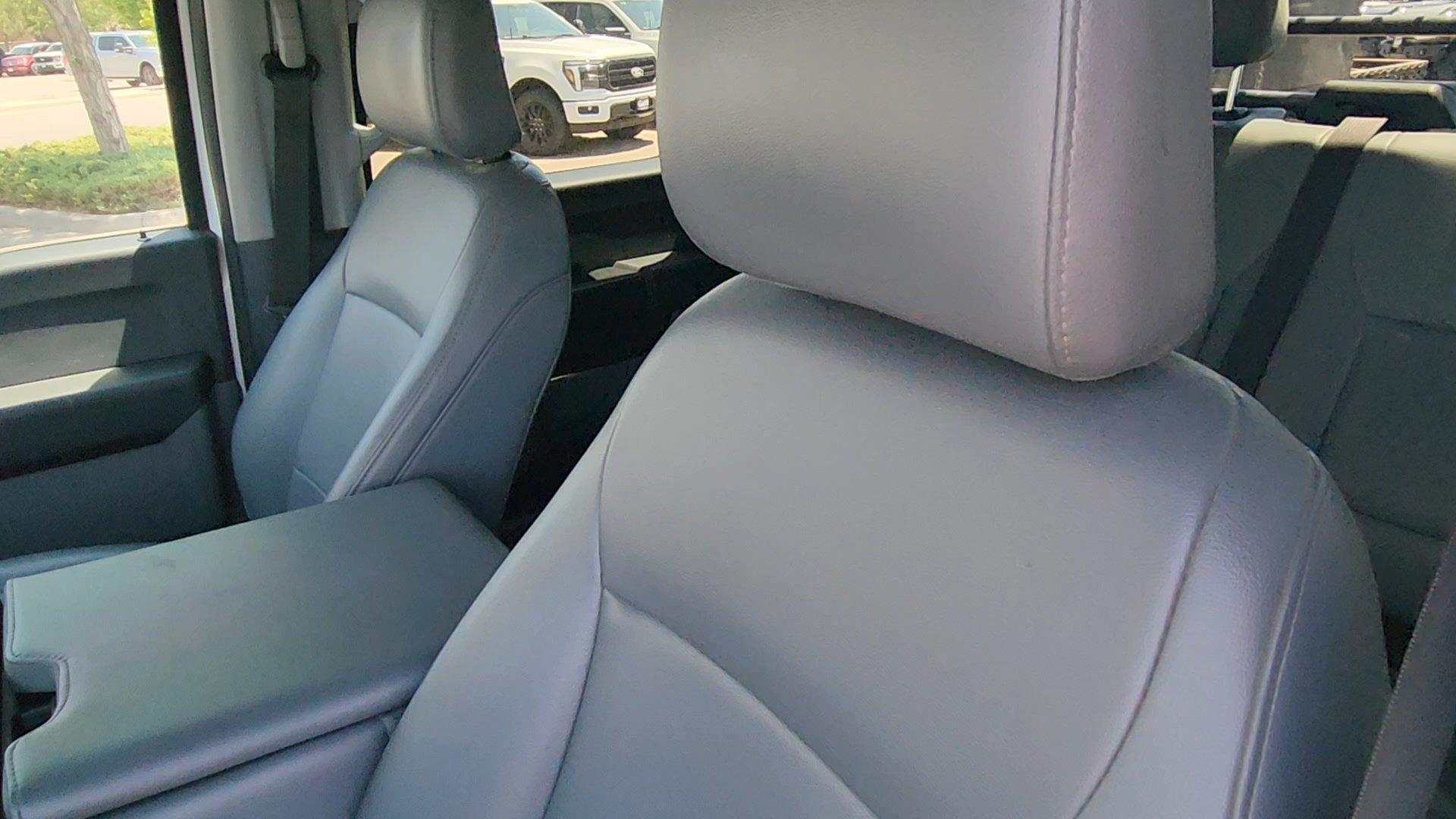 Used 2024 Oxford White Ford XL image 31