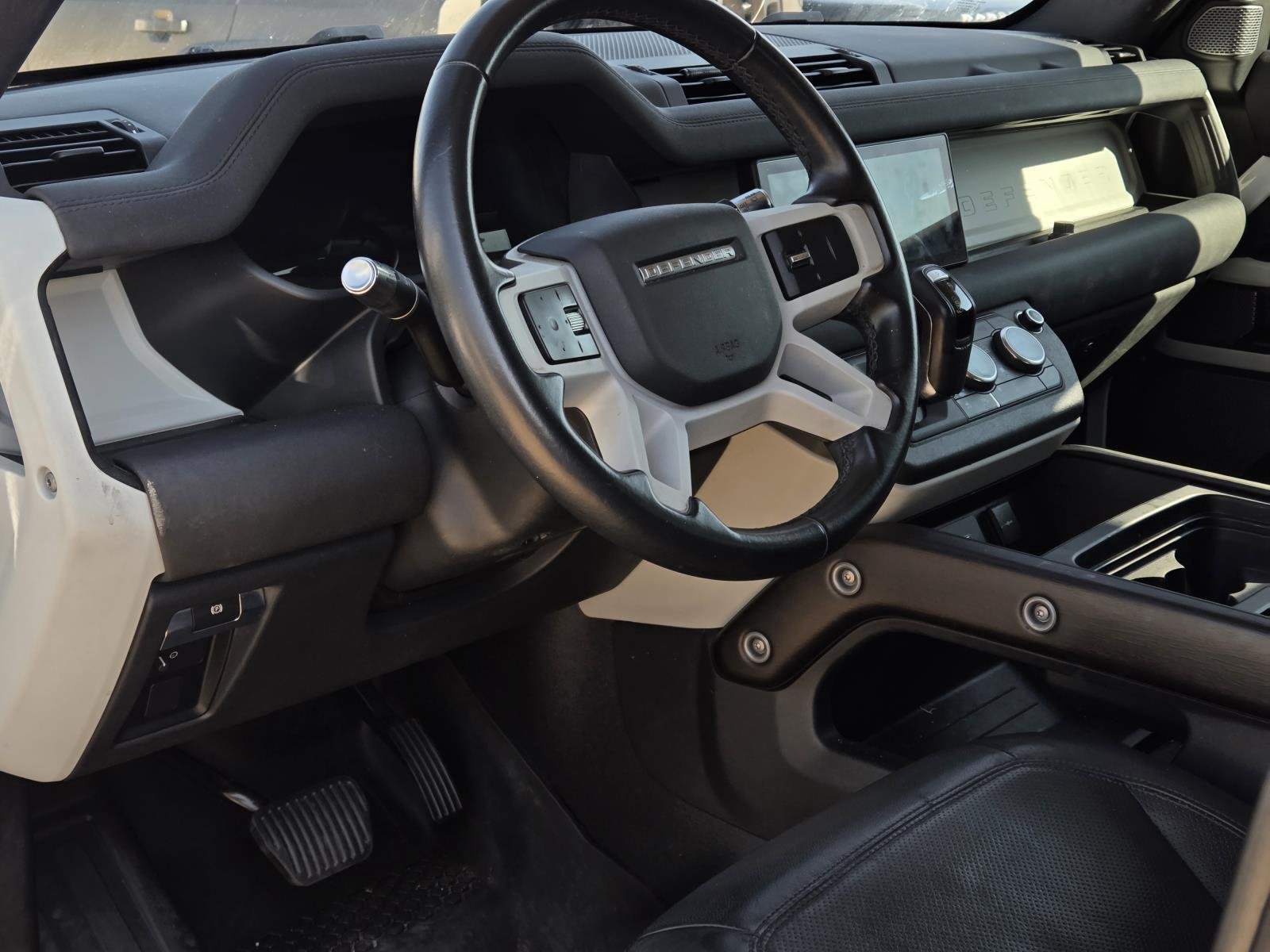 Used 2021 Fuji White Land Rover SE image 4