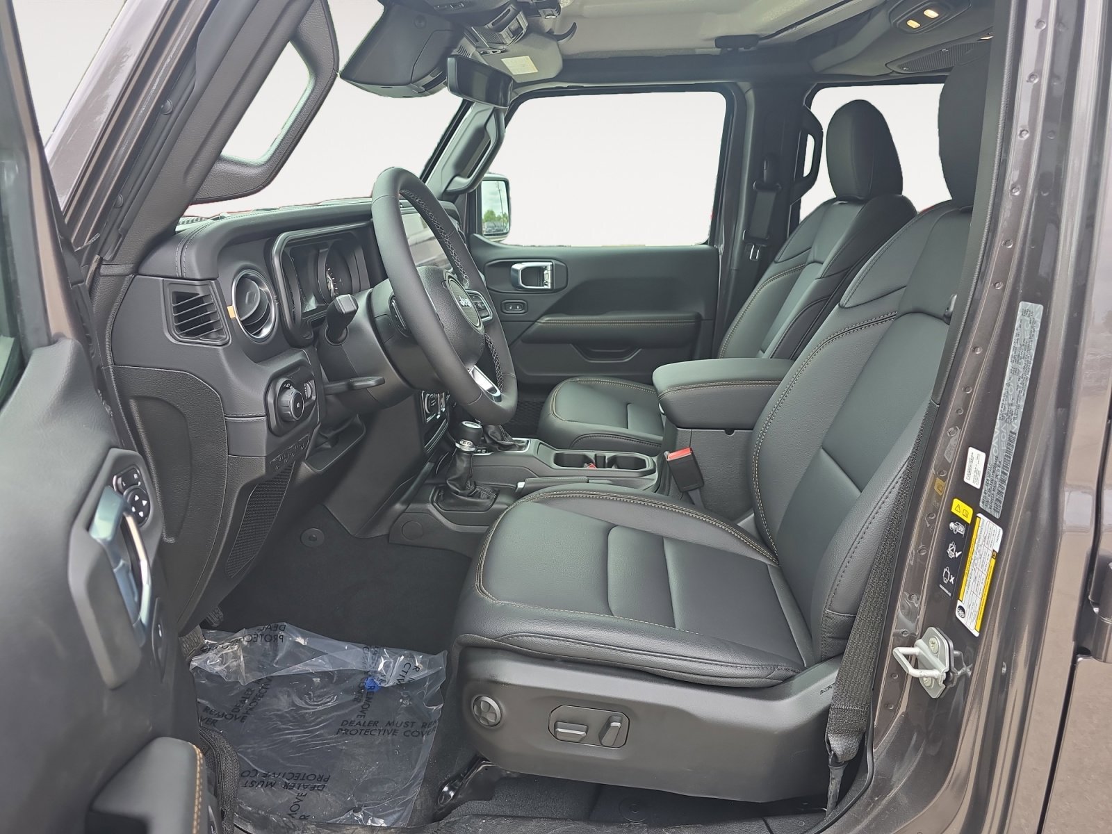 New 2026 Granite Crystal Metallic Clearcoat Jeep Sahara image 22