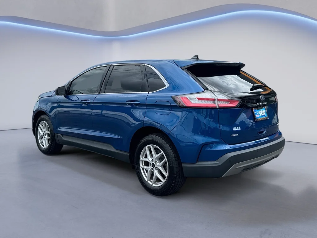 Used 2024 Blue Ford SEL image 3