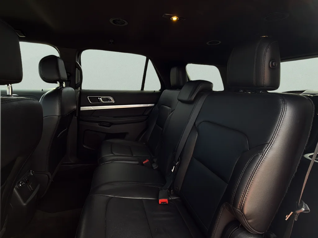 Used 2017 White Platinum Clearcoat Metallic Ford XLT image 27