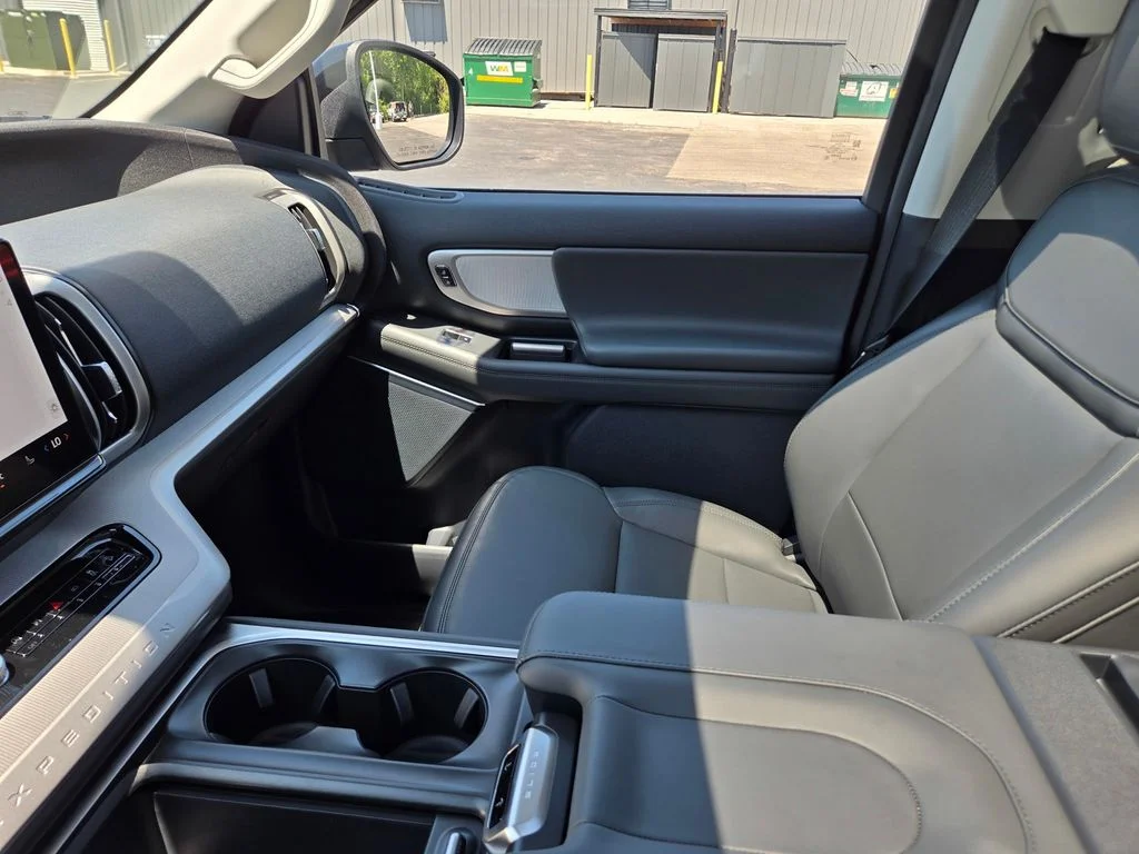 New 2027 Agate Black Metallic Ford MAX Active image 8