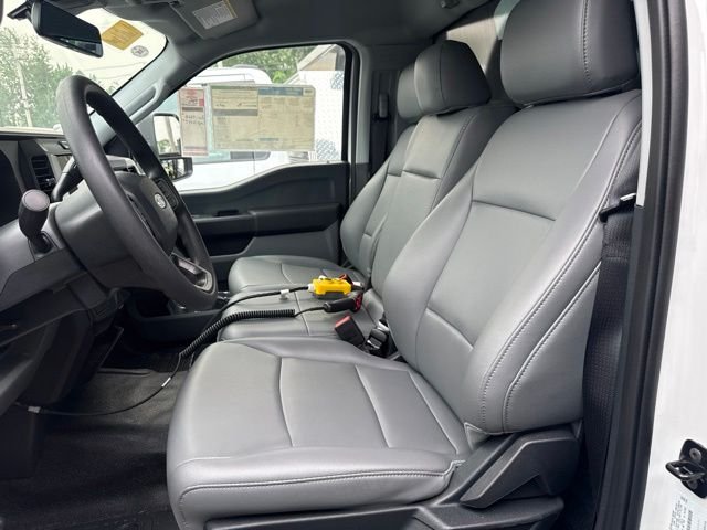 2025 Ford F-350 Super Duty Chassis Cab XL - Photo 9