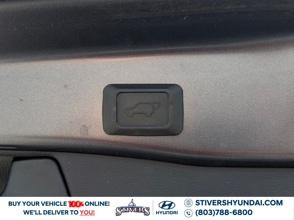 2021 Toyota RAV4 XLE - Photo 19