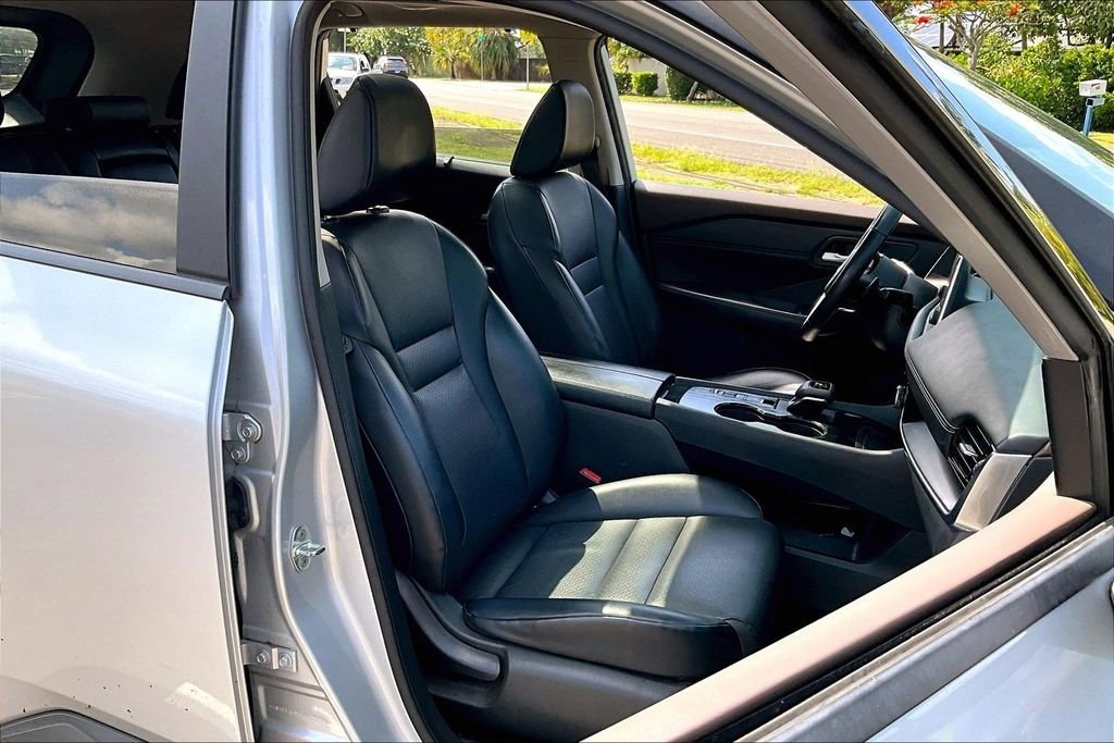 Used 2023 Silver Nissan SV image 7