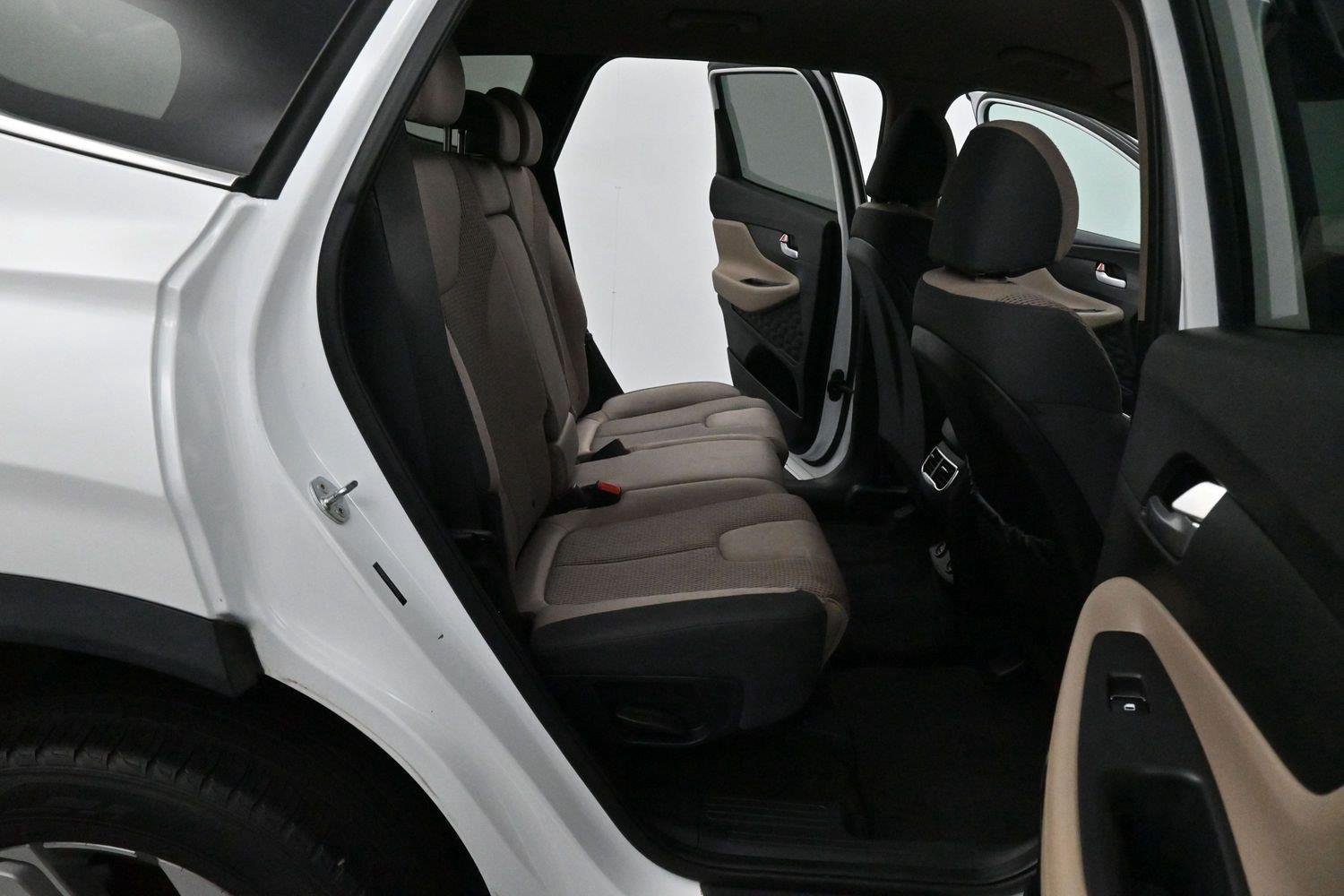 Used 2022 Quartz White Hyundai SE image 29