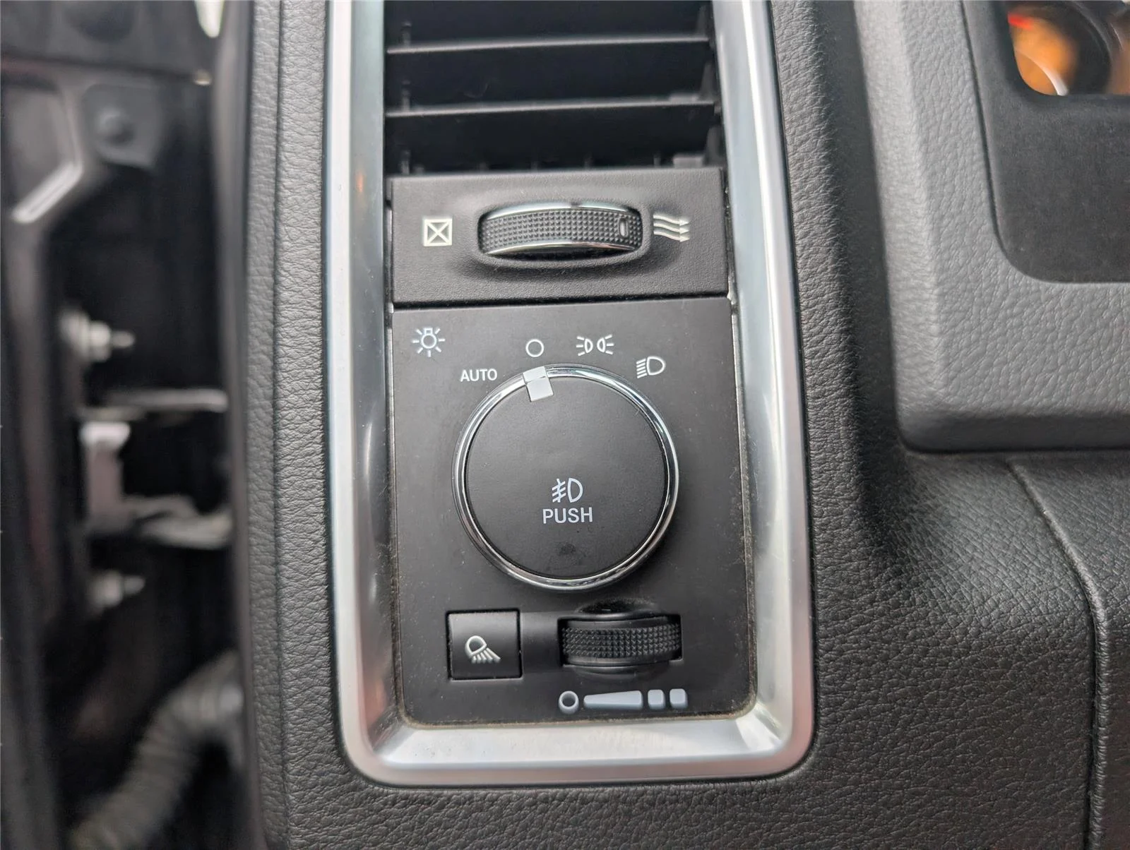 Used 2019 Granite Crystal Metallic Ram Warlock image 23