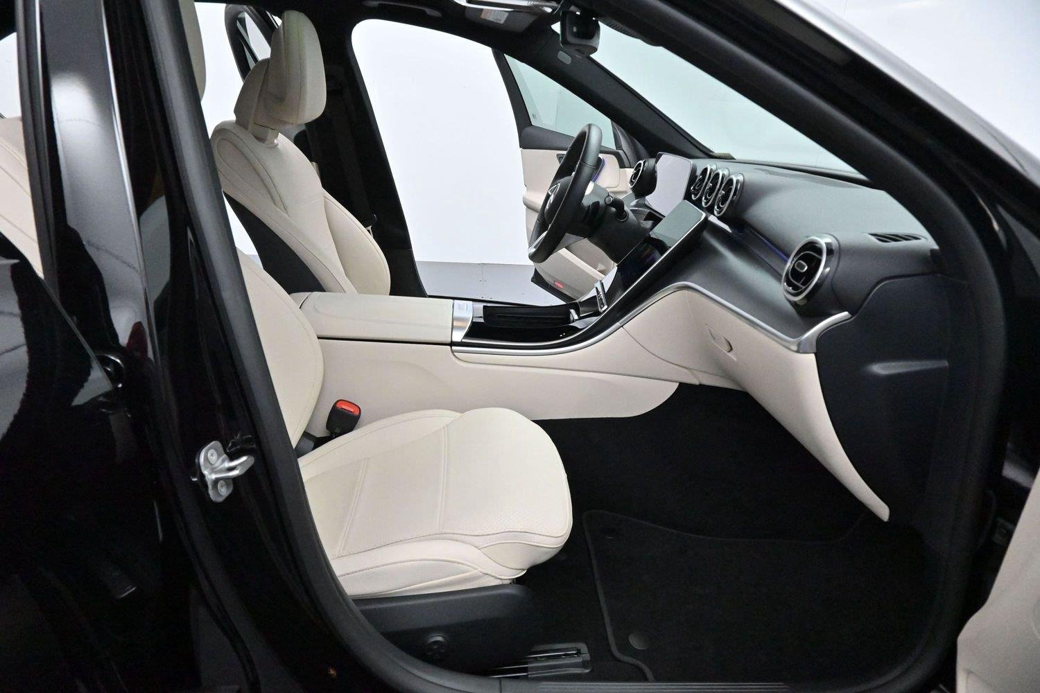 Used 2025 Black Mercedes-Benz C 300 image 29