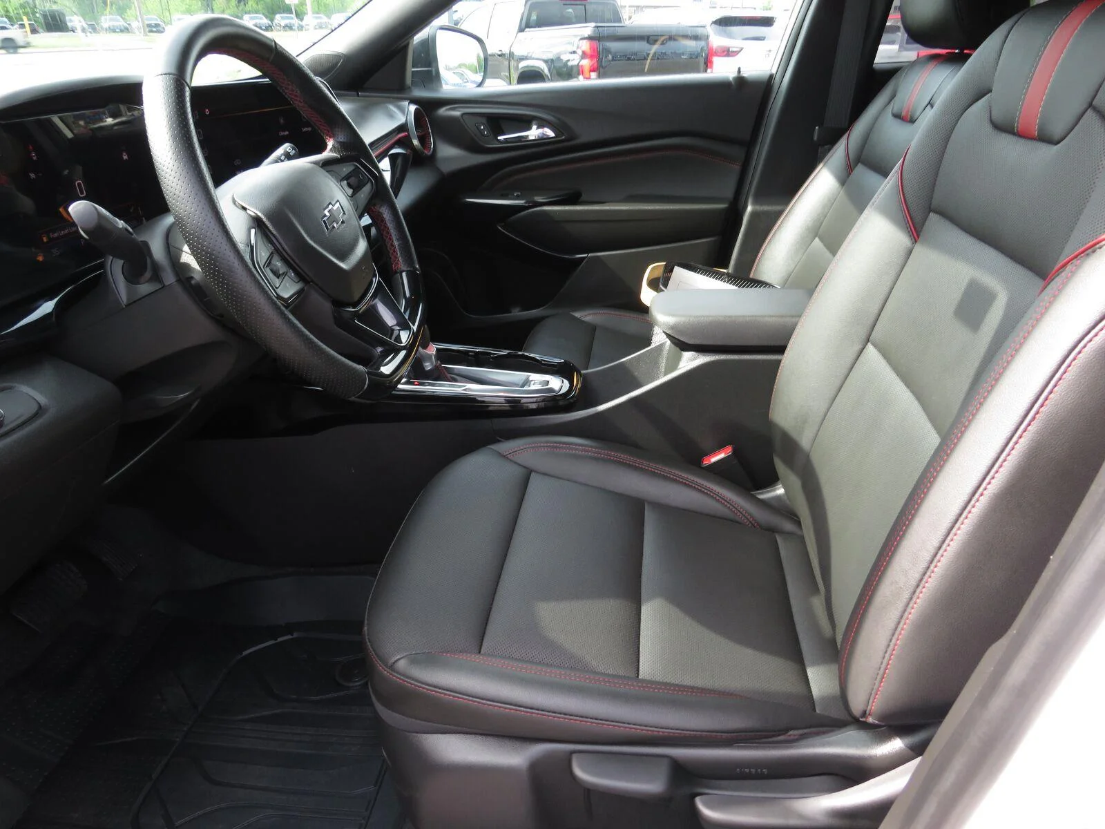 Used 2025 Summit White Chevrolet 2RS image 18