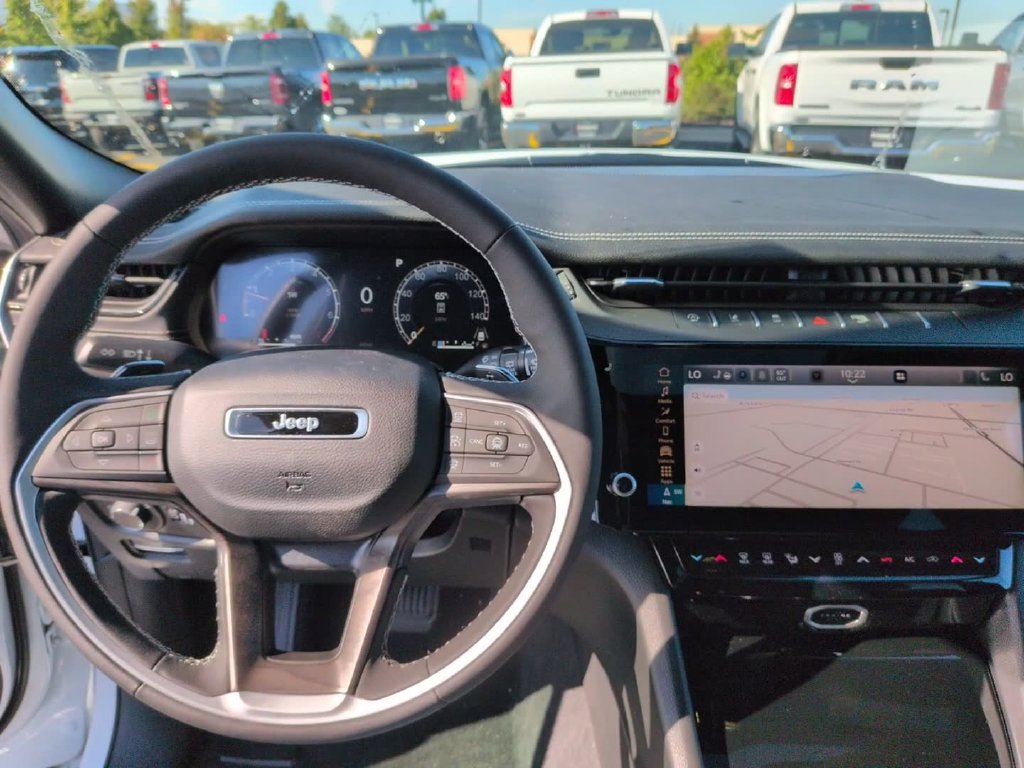 New 2027 White Jeep Laredo Altitude image 29