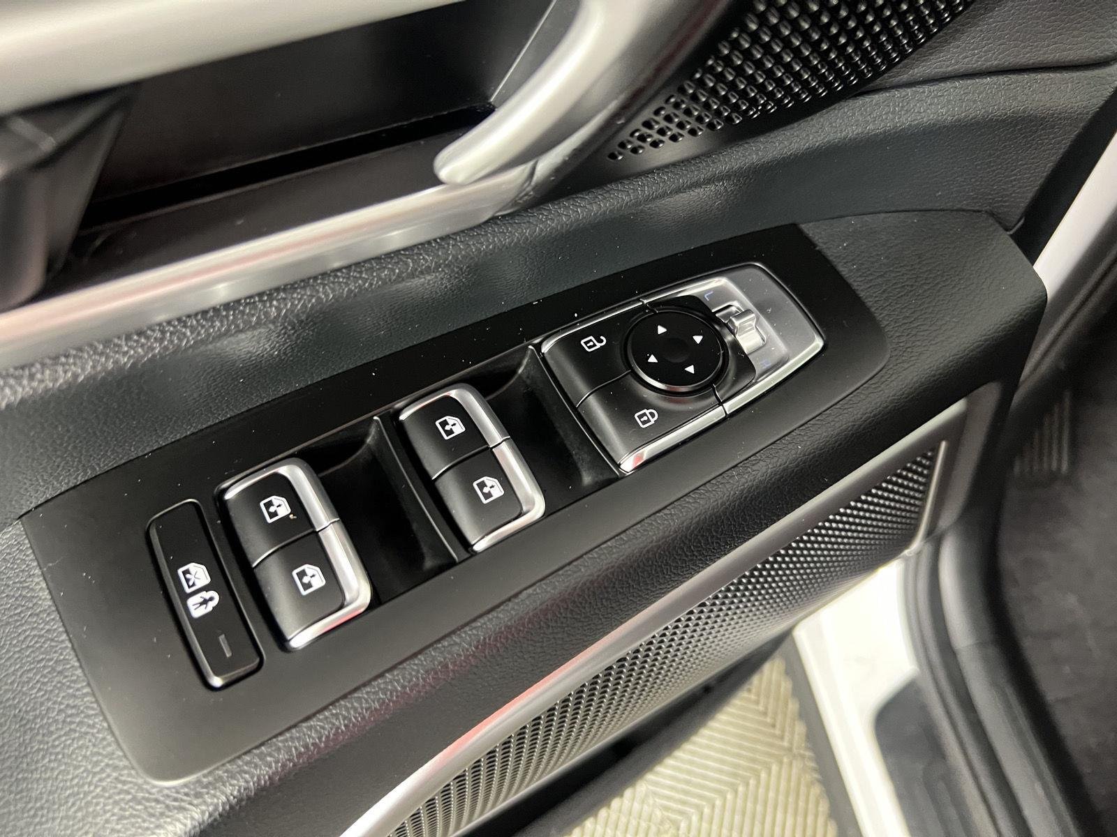 Used 2025 Glacial White Pearl Kia S image 17