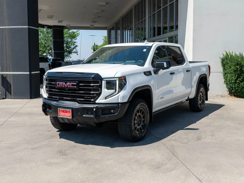Used 2024 White GMC AT4X image 3