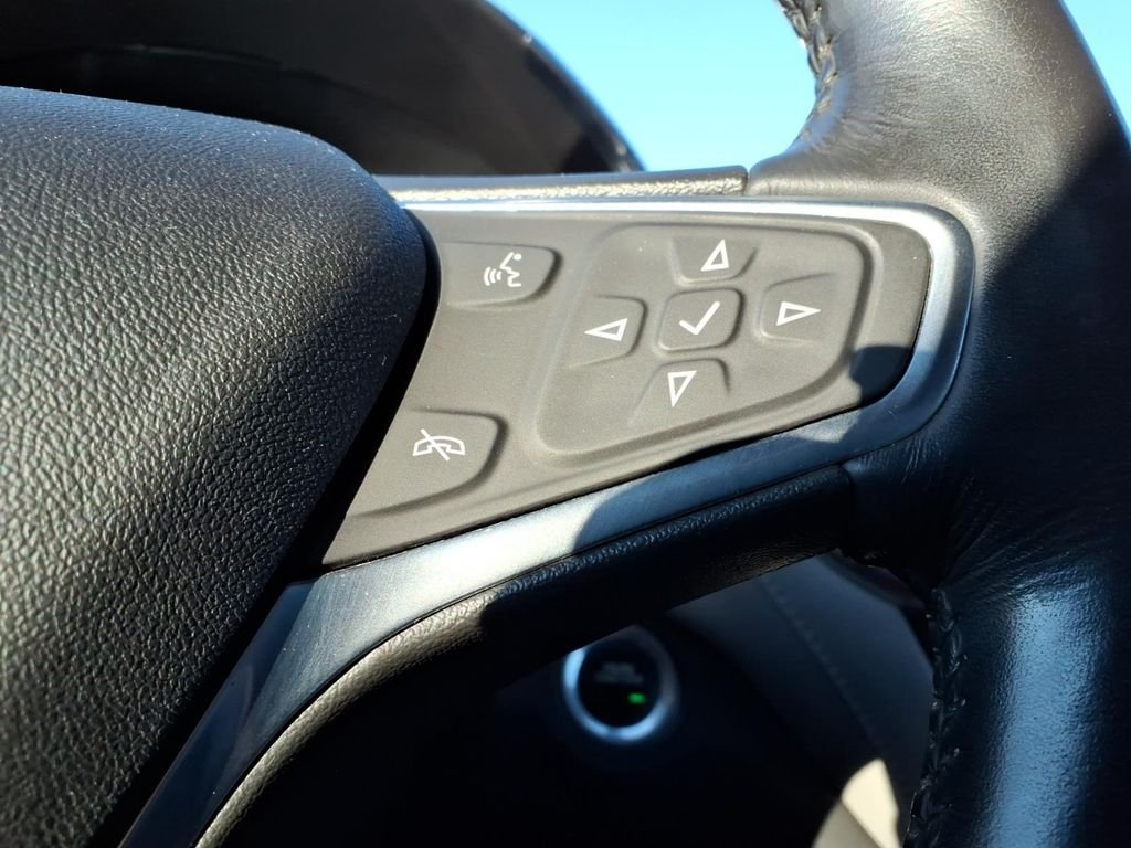 Used 2018 Silver Ice Metallic Chevrolet Premier image 21
