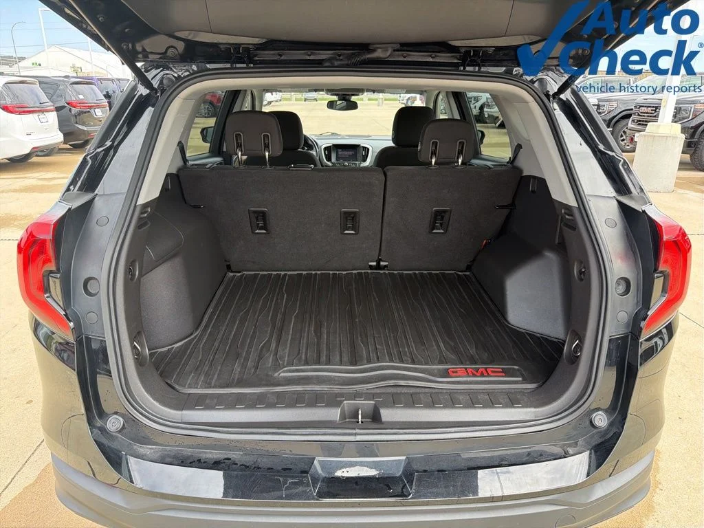 Used 2020 Black GMC SLE image 13