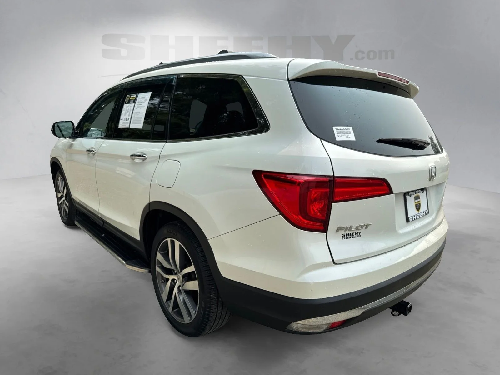Used 2017 White Diamond Pearl Honda Touring image 15