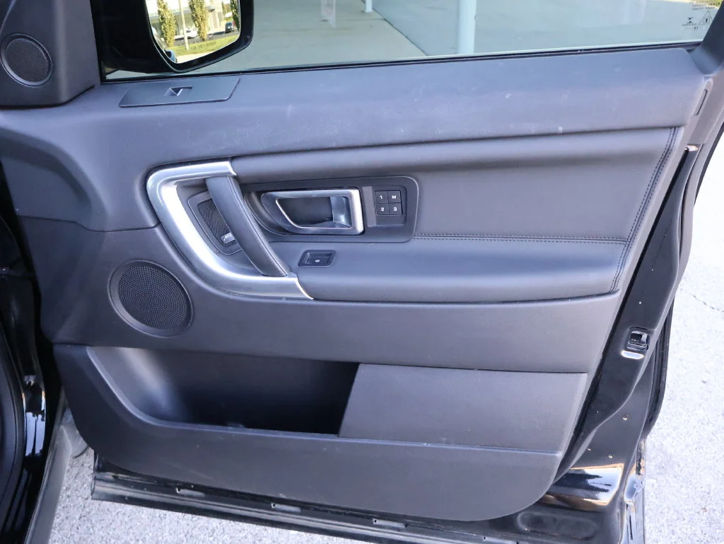 Used 2019  Land Rover  image 13